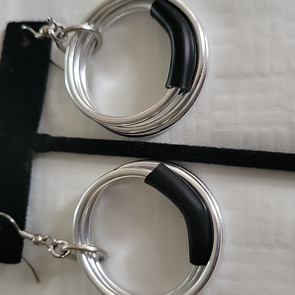 EARRINGS - Picture 4 of 5